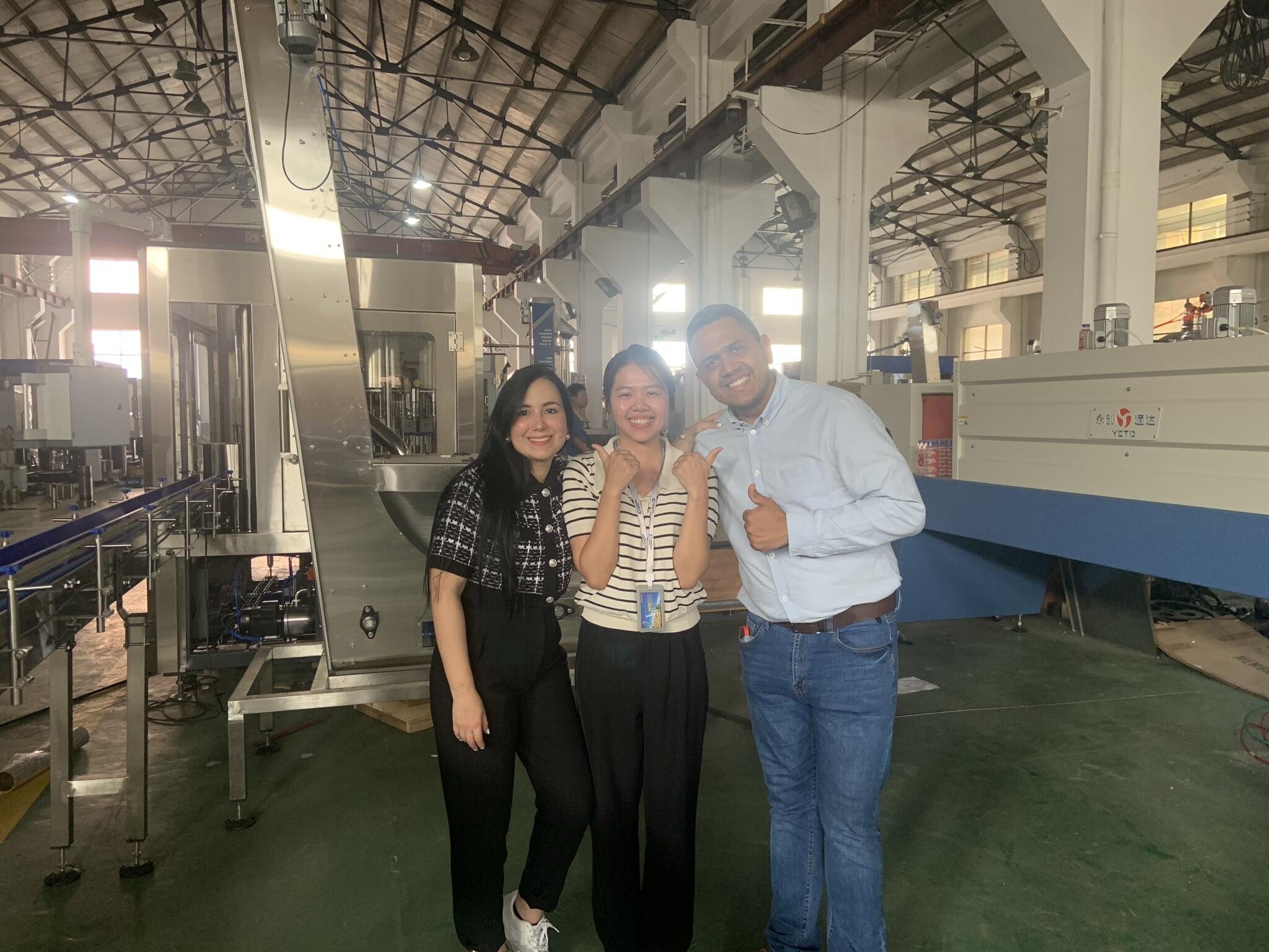 Automatic Liquid Filling Machine Lubricant/Engine/Motor Car Oil Bottling Production Line factory