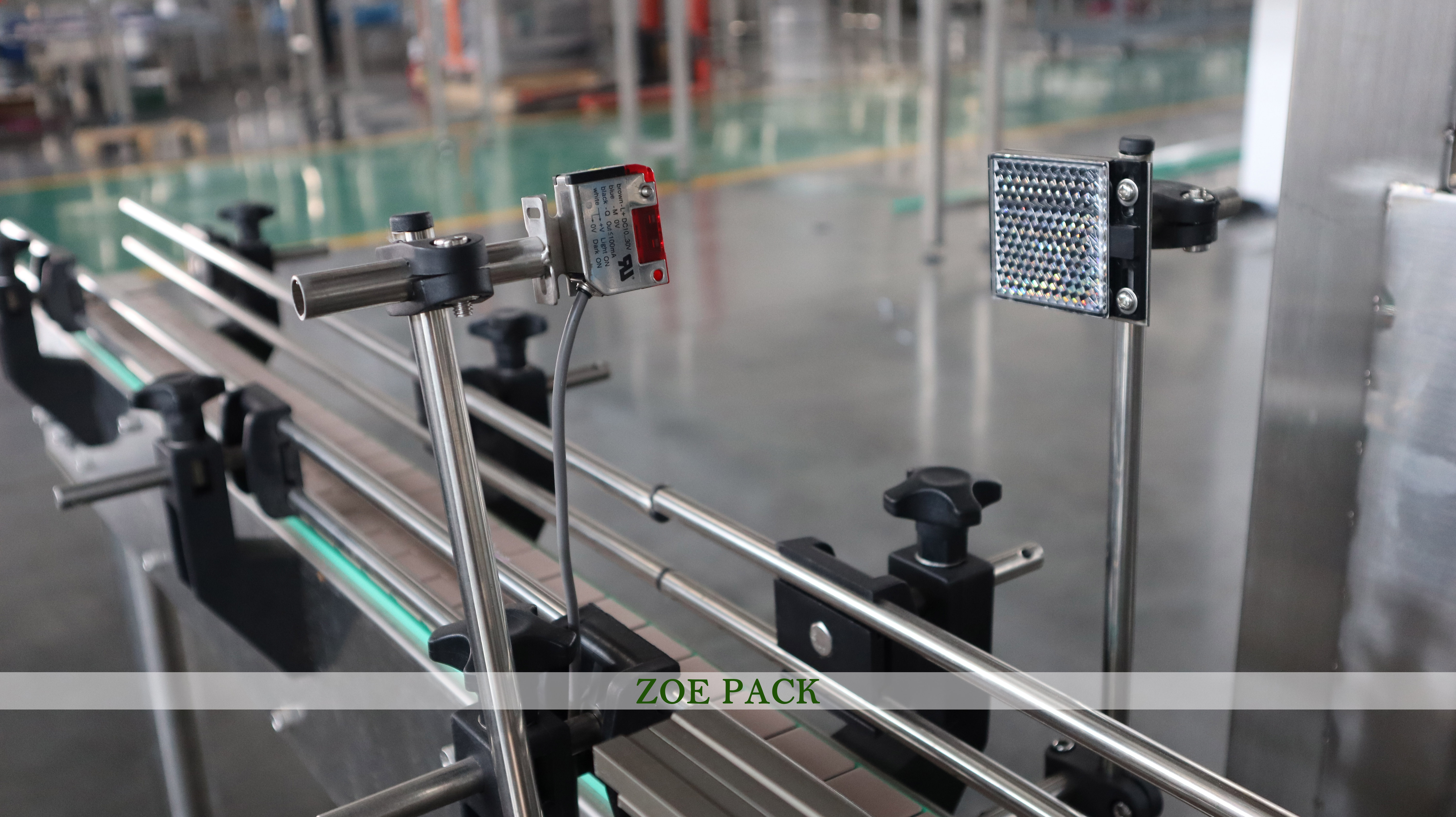 Precio de la maquina de embalaje de la tapa de llenado del motor de aceite lubricante lineal totalmente automatico manufacture